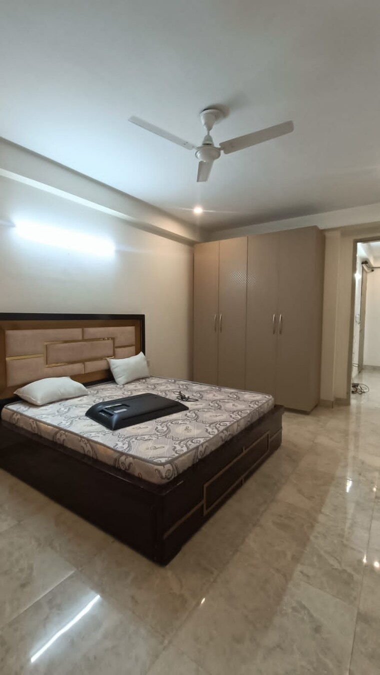 Bedroom, dlf-city-gurgaon 3 Bedroom 300 Sq.Yd. Builder Floor In Sector 27 Gurgaon 9617070
