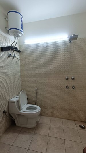Bathroom in 3 BHK Builder Floor at DLF City Gurgaon, Sector 27 – for Rent