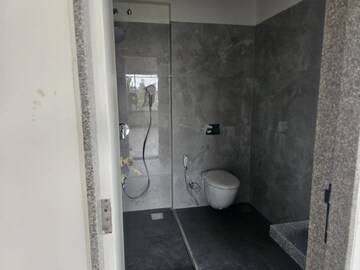 Bathroom in 4 BHK Apartment at Panjrapole – for Rent