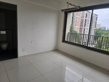 Room in 4 BHK Apartment at Panjrapole – for Rent