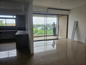 Hall in 4 BHK Apartment at Panjrapole – for Rent