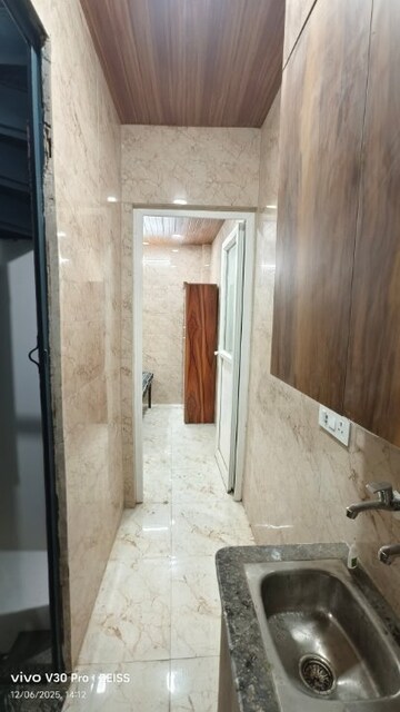  1 RK Builder Floor at Shakarpur – for Rent