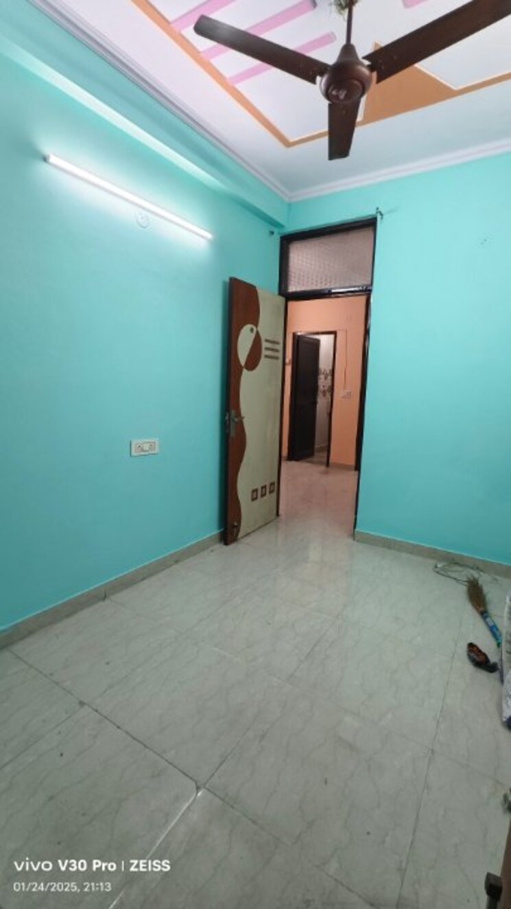 Room, shakarpur 2 Bedroom 450 Sq.Ft. Builder Floor In Shakarpur Delhi 9617045
