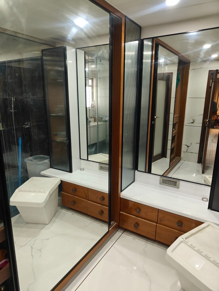 Attached Bathroom, ambawadi 4 Bedroom 310 Sq.Yd. Apartment In Ambawadi Ahmedabad 9617085