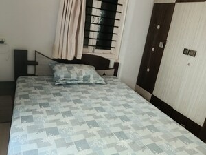 Bedroom in 4 BHK Apartment at Ambawadi – for Rent