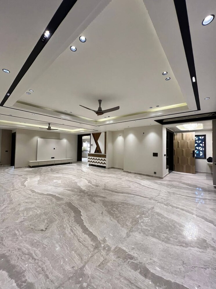 Room, sector 23 3 Bedroom 1745 Sq.Ft. Builder Floor In Sector 23 Gurgaon 9617087