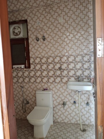 Bathroom in 2 BHK Builder Floor at Sector 57 – for Rent