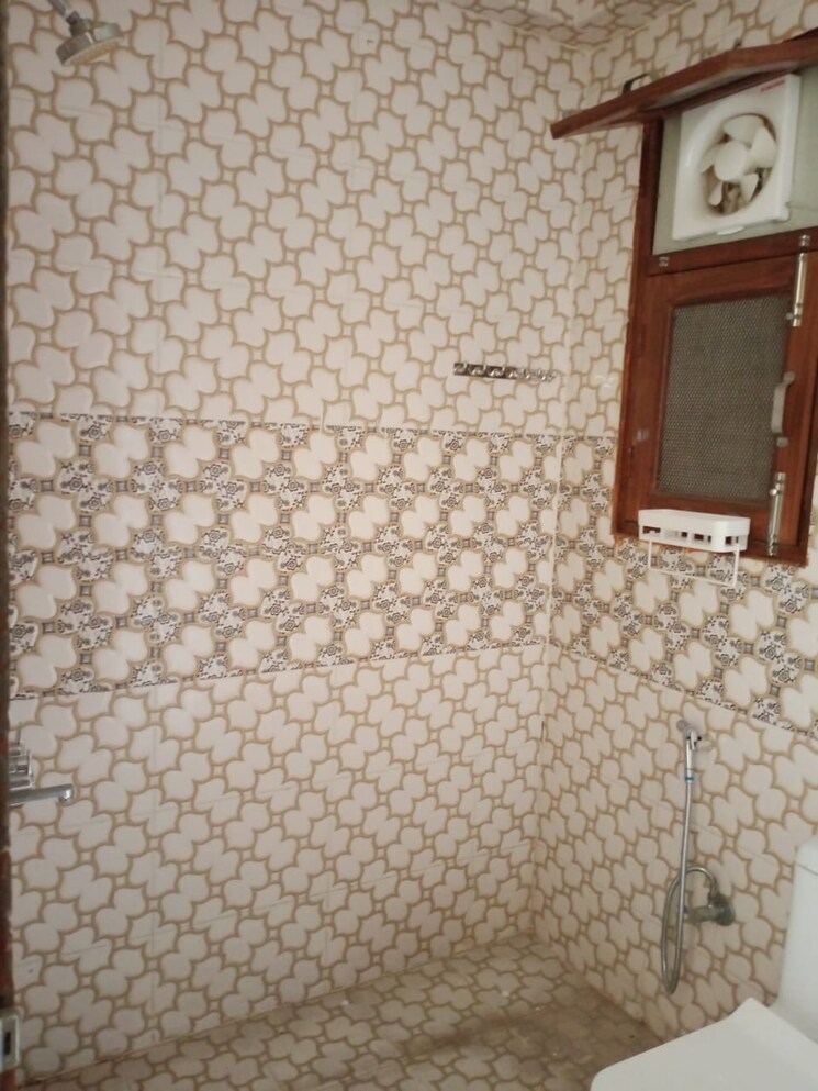 Bathroom, sector 57 2 Bedroom 200 Sq.Yd. Builder Floor In Sector 57 Gurgaon 9617084