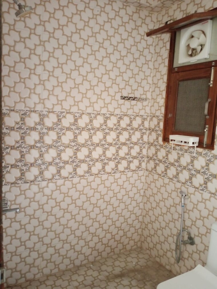 Bathroom, sector 57 2 Bedroom 200 Sq.Yd. Builder Floor In Sector 57 Gurgaon 9617084