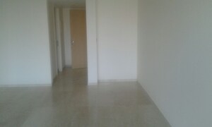 Room in 3 BHK Apartment at Lodha Fiorenza, Goregaon East – for Rent