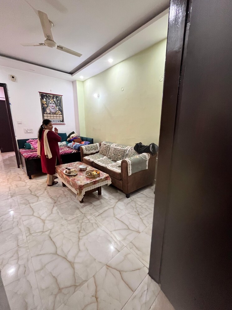 Living Room, rwa-residential-society-sector-46 2 Bedroom 190 Sq.Yd. Builder Floor In Sector 46 Gurgaon 9617099