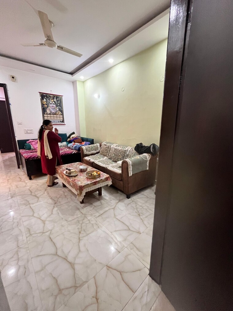 Living Room, rwa-residential-society-sector-46 2 Bedroom 190 Sq.Yd. Builder Floor In Sector 46 Gurgaon 9617099