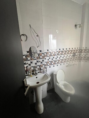Bathroom in 2 BHK Builder Floor at RWA Residential Society Sector 46, Sector 46 – for Rent