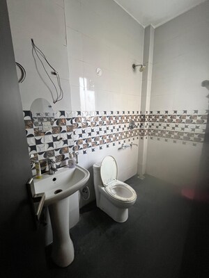 Attached Bathroom in 2 BHK Builder Floor at RWA Residential Society Sector 46, Sector 46 – for Rent