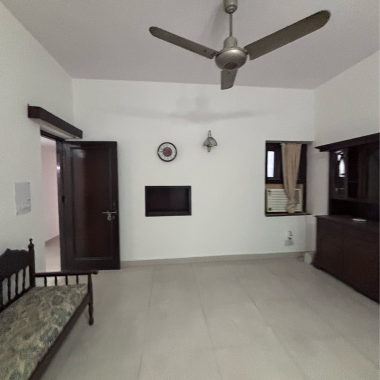Room, green park 3 Bedroom 311 Sq.Yd. Builder Floor In Green Park Delhi 9617106
