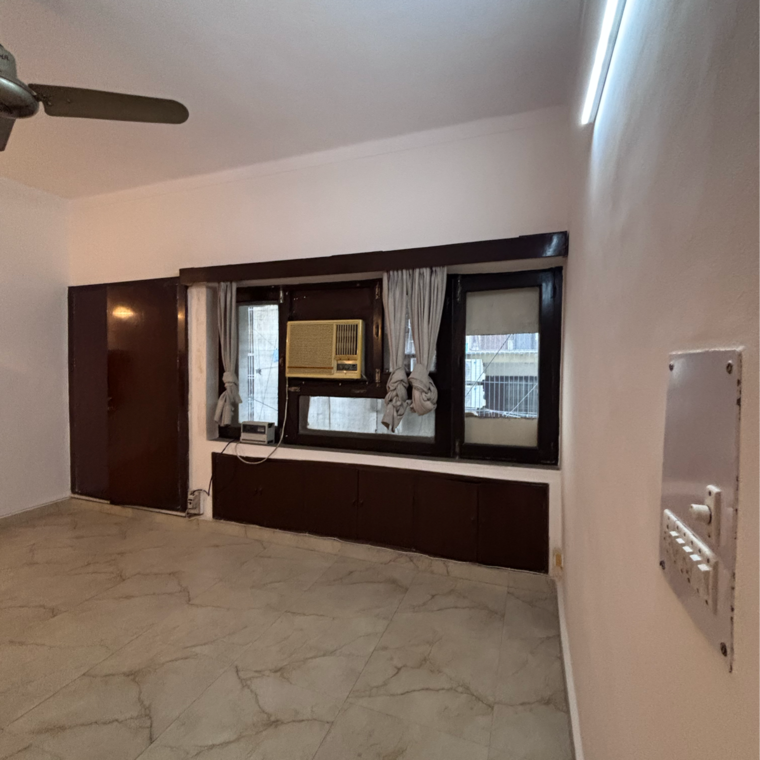 Room, green park 3 Bedroom 311 Sq.Yd. Builder Floor In Green Park Delhi 9617106