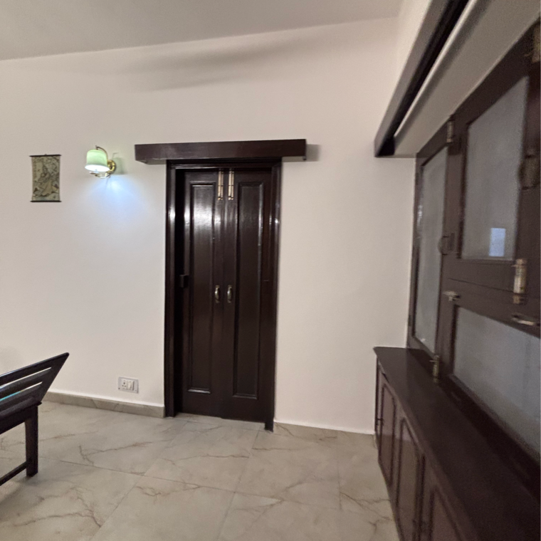 Room, green park 3 Bedroom 311 Sq.Yd. Builder Floor In Green Park Delhi 9617106