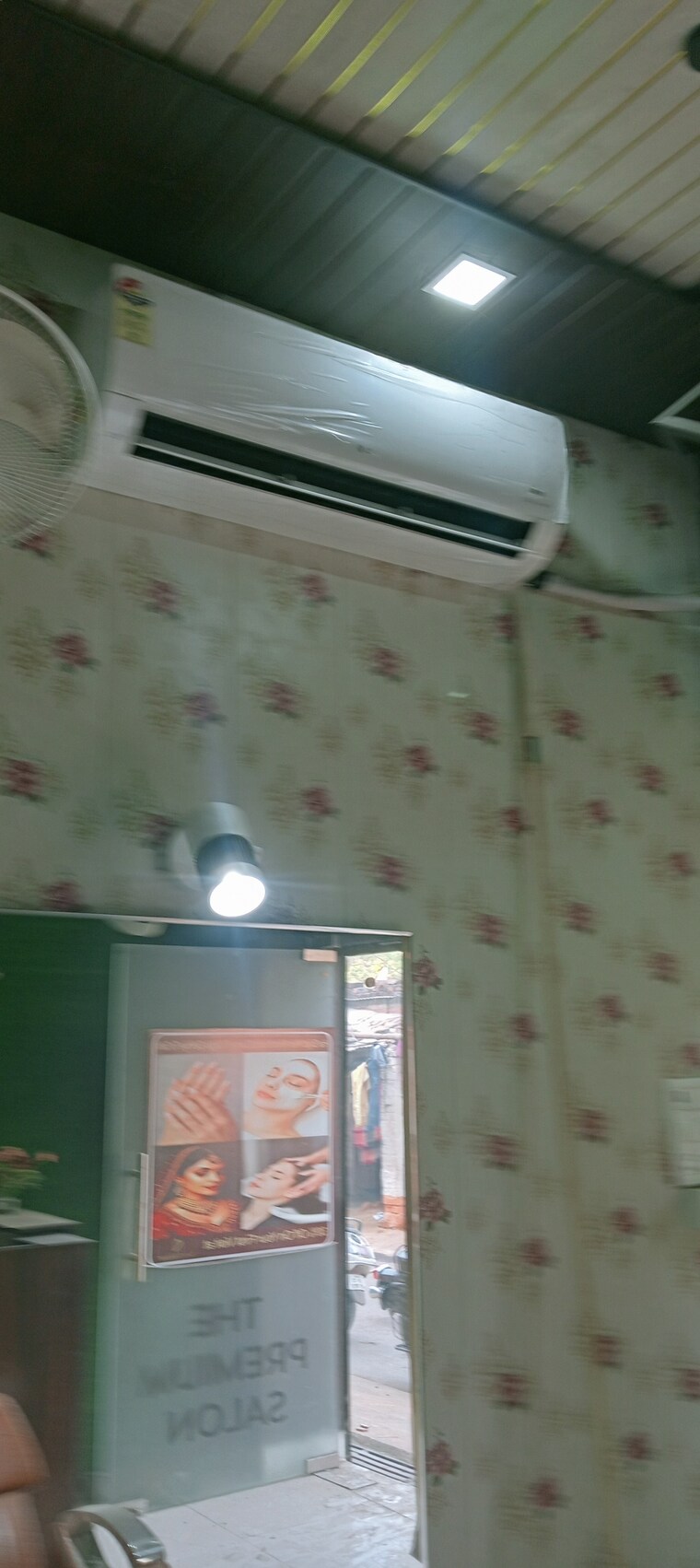 Other, rajajipuram Commercial Co Working Space 1400 Sq.Ft. In Rajajipuram Lucknow 9617116