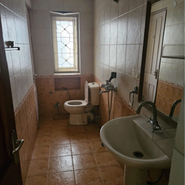Bathroom in 3 BHK Builder Floor at Green Park – for Rent