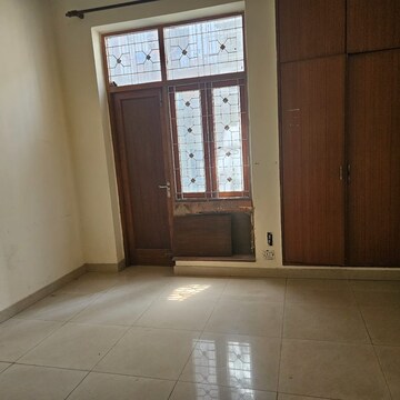 Room in 3 BHK Builder Floor at Green Park – for Rent