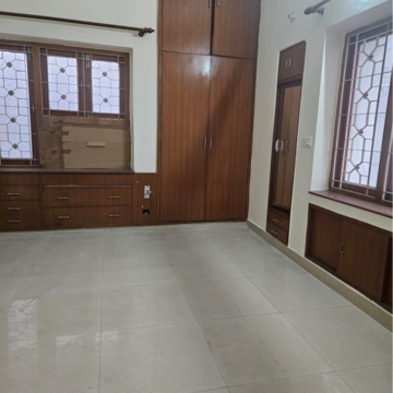Room in 3 BHK Builder Floor at Green Park – for Rent