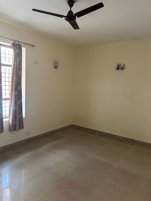 Room in 2 BHK Builder Floor at RWA Residential Society Sector 46, Sector 46 – for Rent