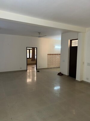 Room in 2 BHK Builder Floor at RWA Residential Society Sector 46, Sector 46 – for Rent