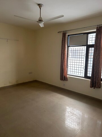 Room in 2 BHK Builder Floor at RWA Residential Society Sector 46, Sector 46 – for Rent