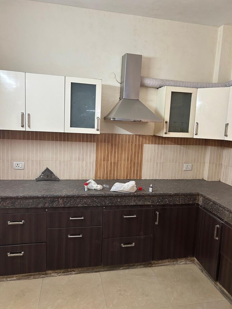 Kitchen, rwa-residential-society-sector-46 2 Bedroom 190 Sq.Yd. Builder Floor In Sector 46 Gurgaon 9617132