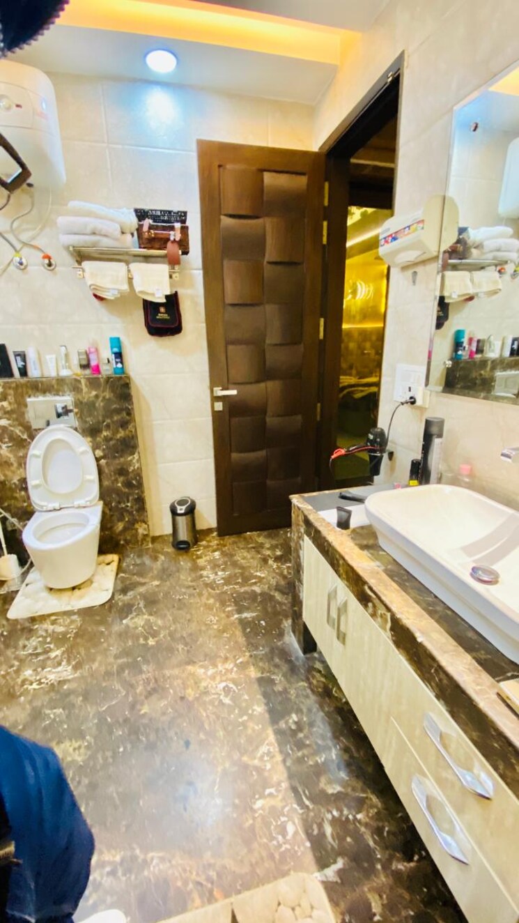 Bathroom, s-27-luxury-homes 4 Bedroom 500 Sq.Yd. Builder Floor In Greater Kailash I Delhi 9617139