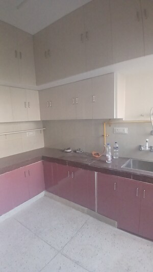 Furnished Amenities in 2 BHK Apartment at Srijan Apartments, Sector 62 – for Rent