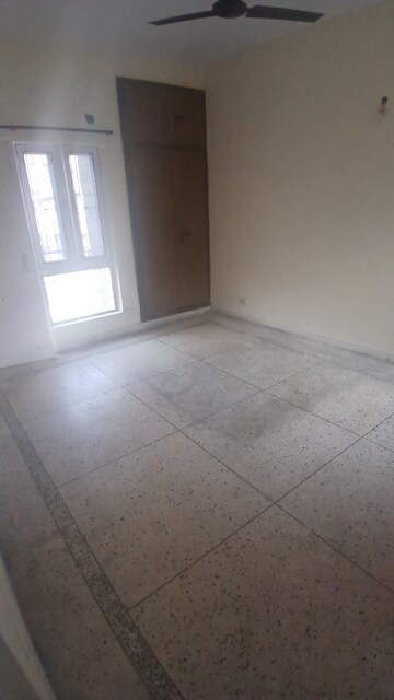 Room in 2 BHK Apartment at Srijan Apartments, Sector 62 – for Rent