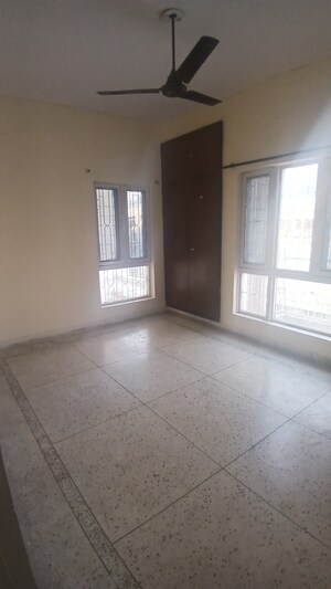 Furnished Amenities in 2 BHK Apartment at Srijan Apartments, Sector 62 – for Rent