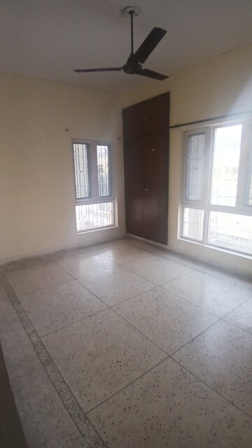 Furnished Amenities in 2 BHK Apartment at Srijan Apartments, Sector 62 – for Rent
