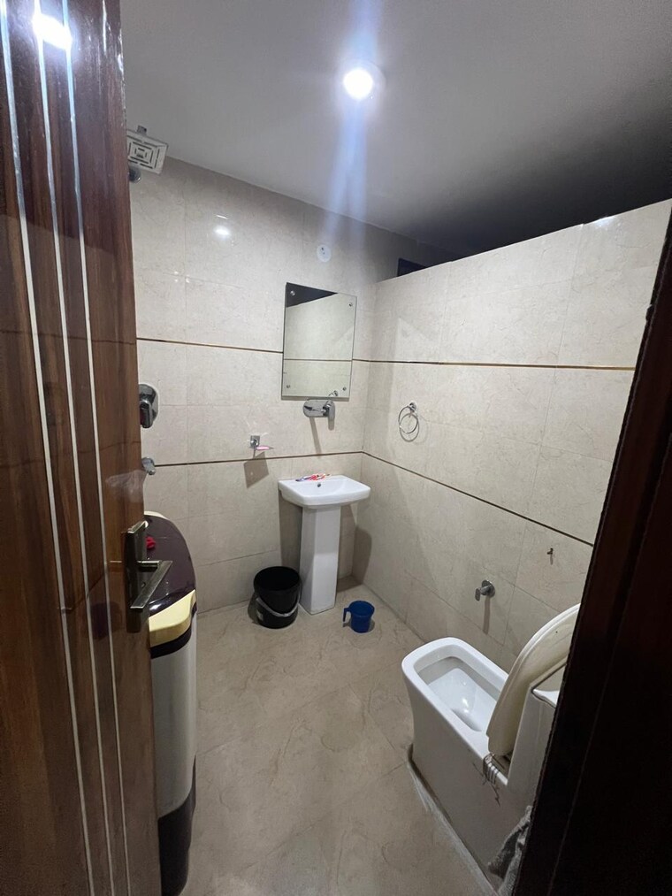 Bathroom, sector 21 2 Bedroom 200 Sq.Yd. Builder Floor In Sector 21 Gurgaon 9617146