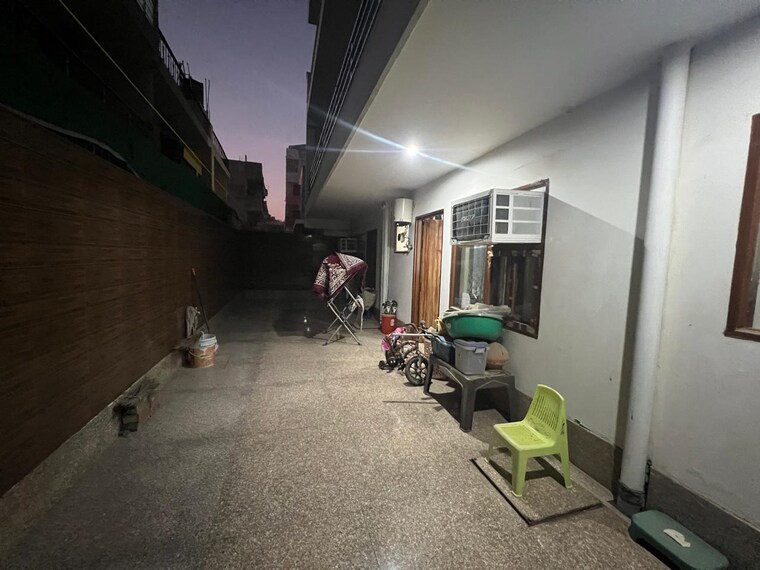 Balcony, sector 21 2 Bedroom 200 Sq.Yd. Builder Floor In Sector 21 Gurgaon 9617146