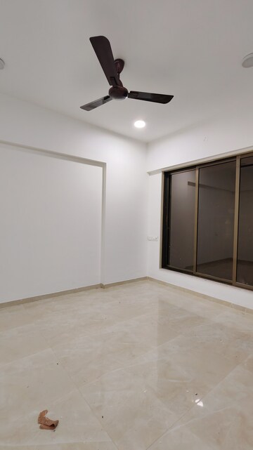 Room in 1 BHK Apartment at Bhoomi Samarth, Goregaon East – for Rent