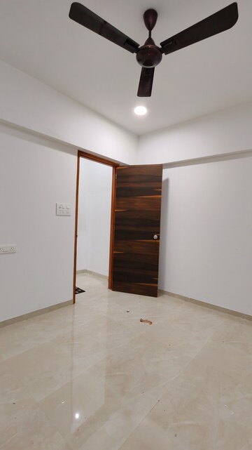 Room in 1 BHK Apartment at Bhoomi Samarth, Goregaon East – for Rent