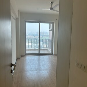 Room in 3 BHK Apartment at DLF The Skycourt, Nawada Fatehpur – for Sale