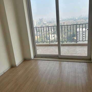 Room in 3 BHK Apartment at DLF The Skycourt, Nawada Fatehpur – for Sale