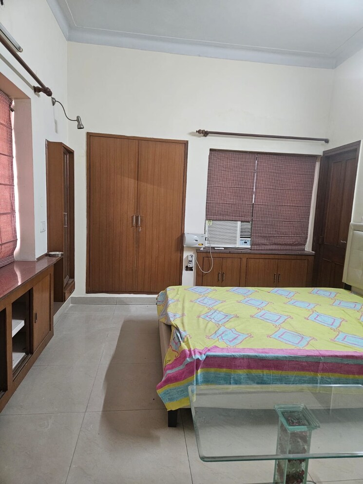 Bedroom, green park 4 Bedroom 2000 Sq.Ft. Builder Floor In Green Park Delhi 9617170