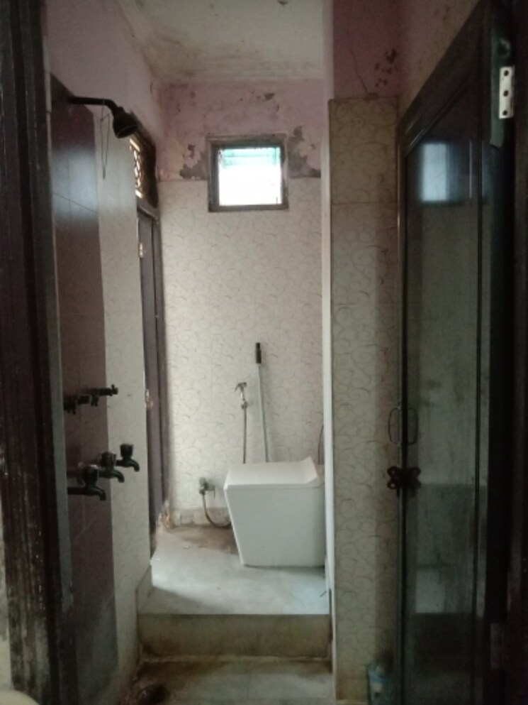 Bathroom, dwarka mor 1 Bedroom 405 Sq.Ft. Builder Floor In Dwarka Mor Delhi 9617174