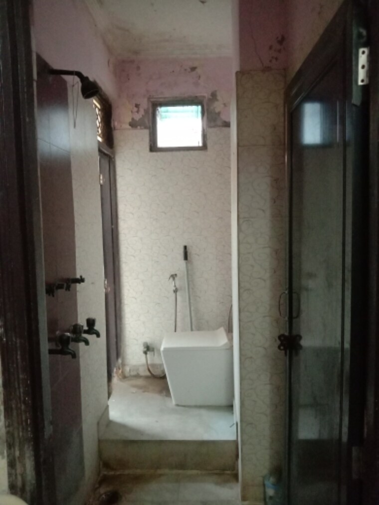 Bathroom, dwarka mor 1 Bedroom 405 Sq.Ft. Builder Floor In Dwarka Mor Delhi 9617174