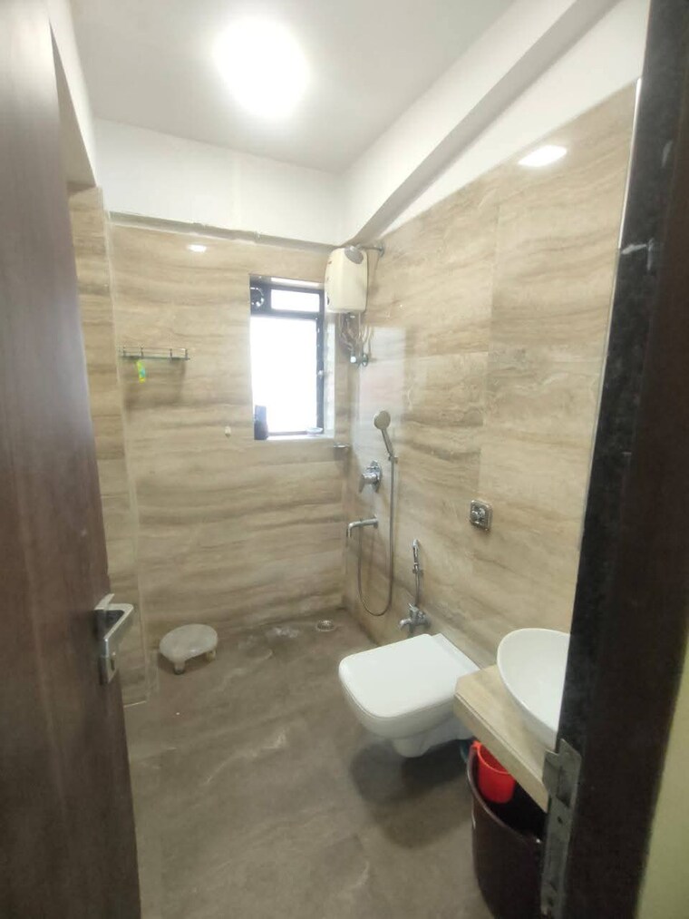 Bathroom, shanti-sadan-plot-1 2 Bedroom 900 Sq.Ft. Apartment In Matunga Mumbai 9617177