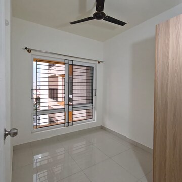 Room in 2.5 BHK Apartment at Kolte Patil iTowers Exente, Doddanagamangala Village – for Rent