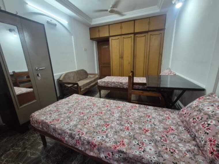 Bedroom, andheri east Pg For Boys In Andheri East 9617187