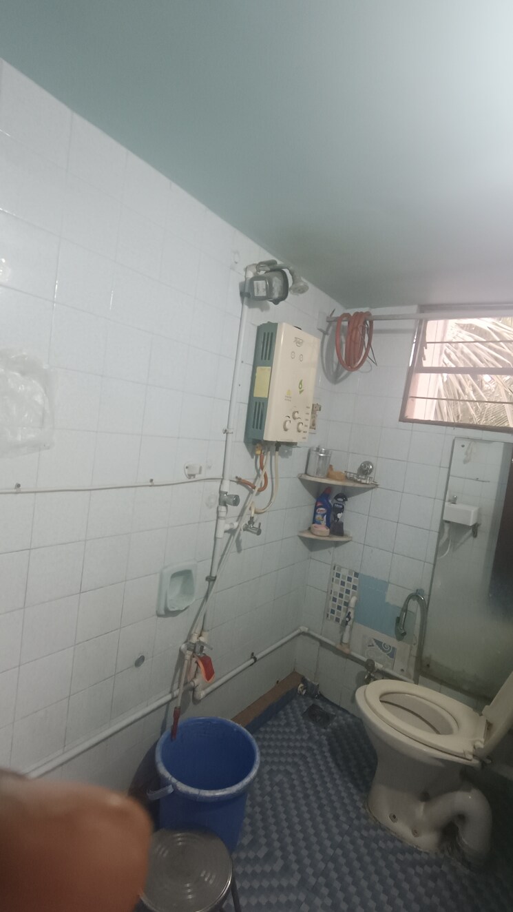Bathroom, ankur-park 2 Bedroom 850 Sq.Ft. Builder Floor In Mukund Nagar Pune 9617199