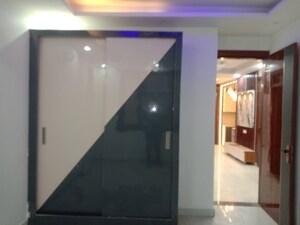 Room in 4 BHK Builder Floor at Dwarka Mor – for Sale