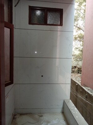 Furnished Amenities in 4 BHK Builder Floor at Dwarka Mor – for Sale