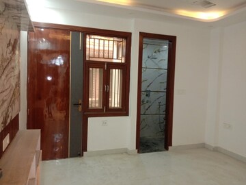 Room in 4 BHK Builder Floor at Dwarka Mor – for Sale
